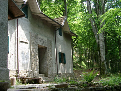  Image name: 01-monte cavallo rifugio.jpg 
 width: 400 pixel 
 height: 300 pixel 
 Size: 79630 bytes 
 Click to enlarge 